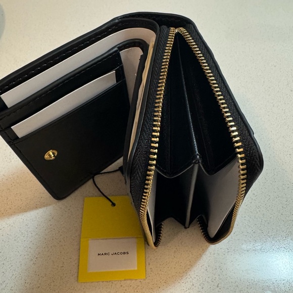 Marc Jacobs THE WALLET-Black Leather Textured Wallet, 100% Authentic, NWT - Picture 8 of 13